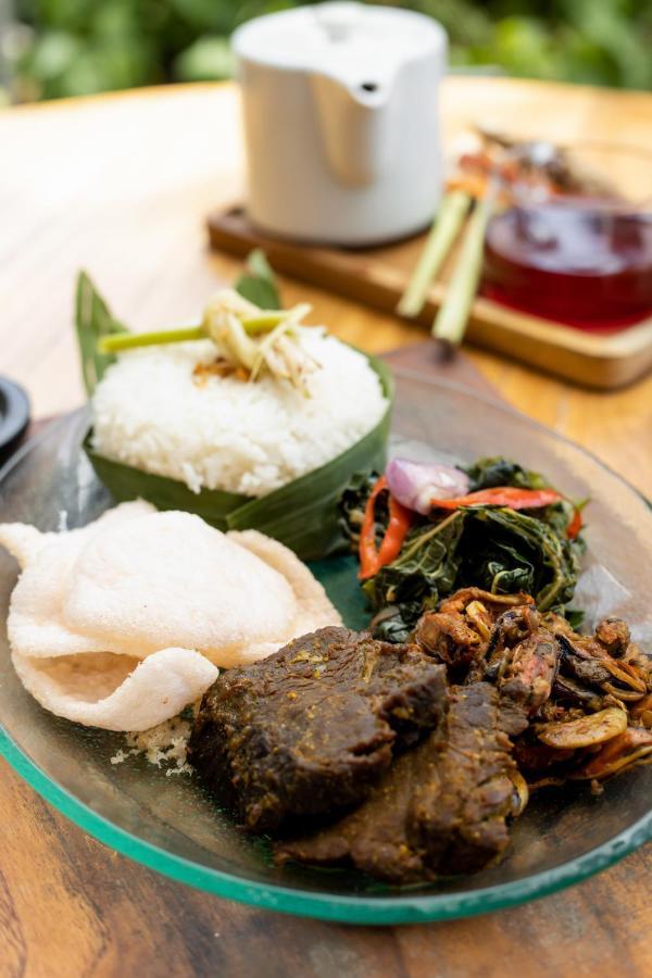 Jambuluwuk Malioboro Hotel Yogyakarta Luaran gambar Tumpeng, a traditional dish of Indonesia